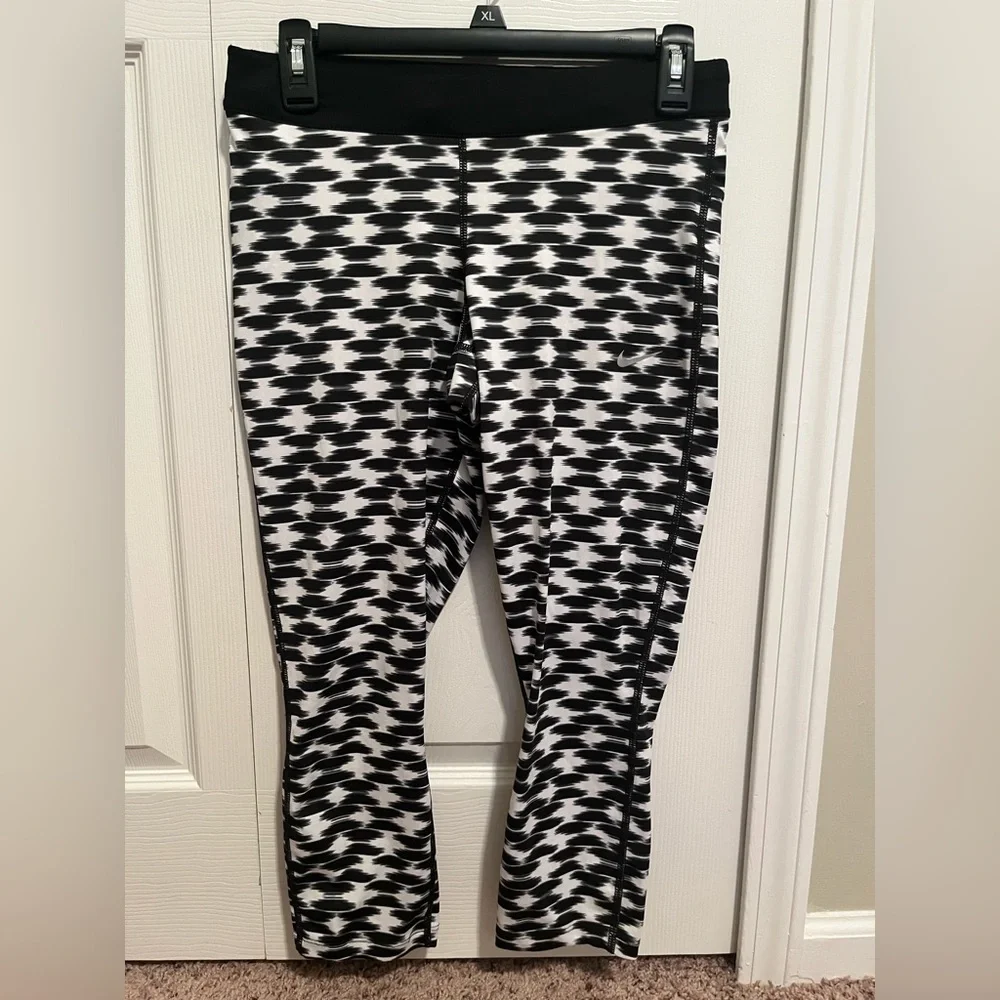 Nike Dri-fit‎ Black And White Leggings | NWOT | Size M